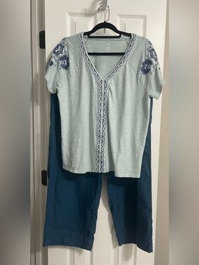 Women’s J.Jill Bundle:Light Mint Embroidered V-Neck Top with Tall Linen Pants